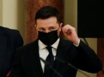 Zelenskyj sľúbil smartfóny všetkým zaočkovaným dôchodcom