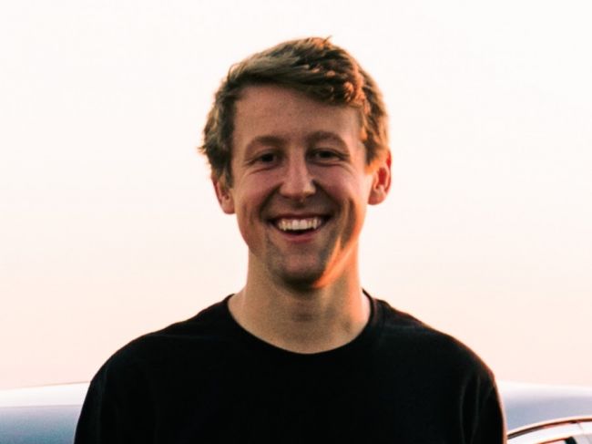 Pri havárii lietadla zahynuli známi youtuberi a influenceri