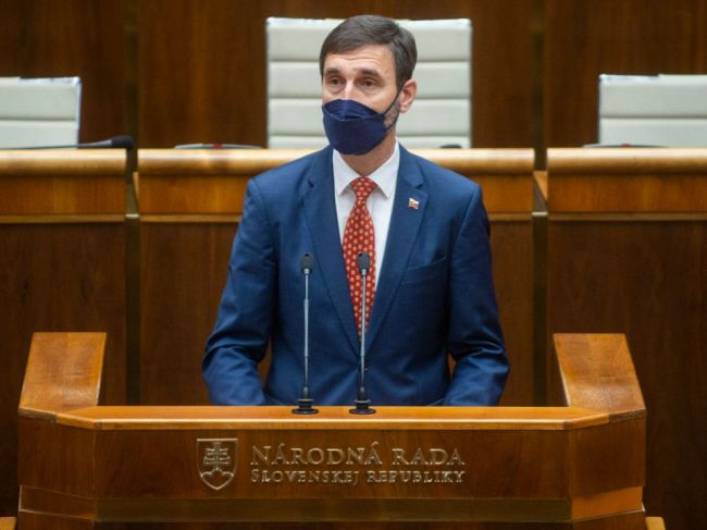 Blanár číta v pléne vyjadrenie Žilinku, potom má Kollár ukončiť diskusiu
