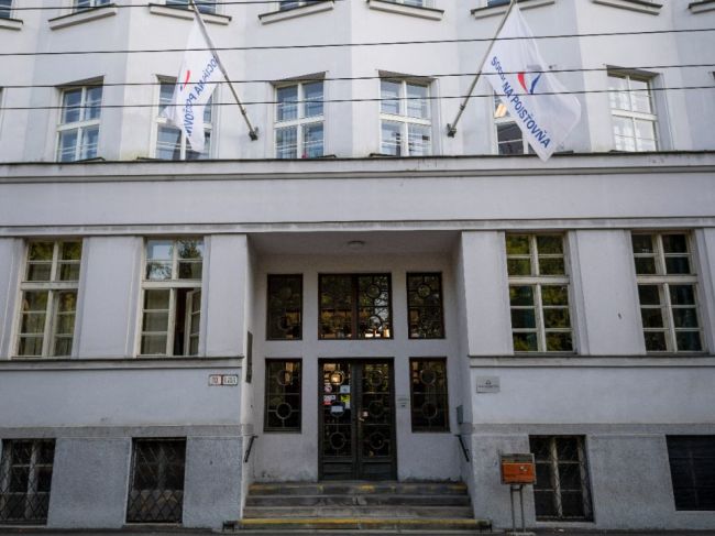 Rodičia majú naďalej nárok na dávku pandemické ošetrovné