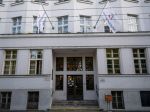 Rodičia majú naďalej nárok na dávku pandemické ošetrovné