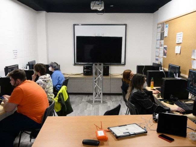 Prezenčne sa v školách vzdeláva vyše 84 percent žiakov