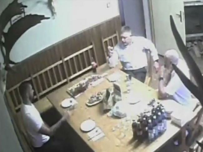V kauze poľovníckej chaty obvinili troch ľudí