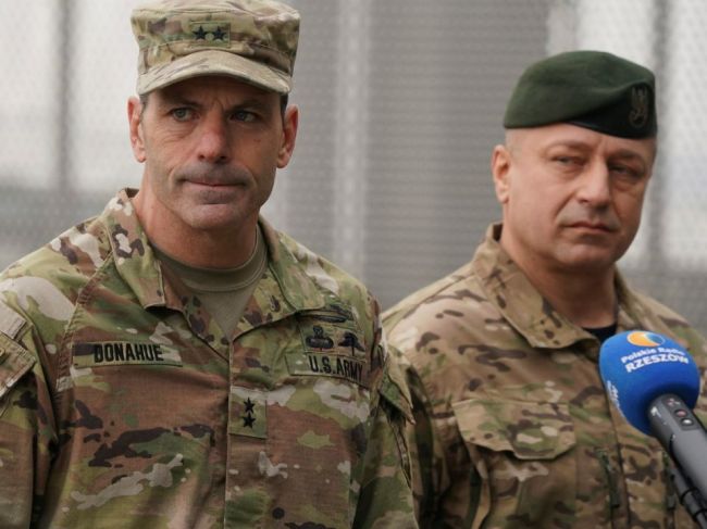 Americká armáda nechce pustiť novinárov k vojakom posielaným do Európy