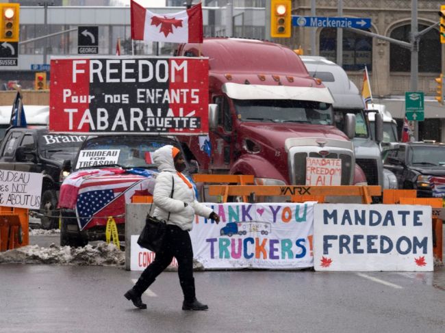 Parížska polícia zakázala protest inšpirovaný kanadskými kamionistami