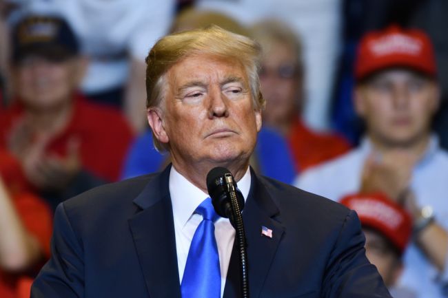 Snemovňa vyšetruje zaobchádzanie Trumpa so záznamami Bieleho domu