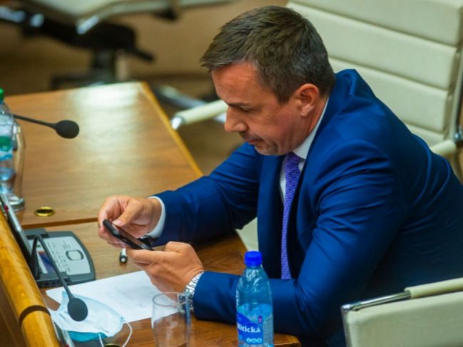 Tomáš kritizuje Svrčekov návrh o zmenách pri referende, hovorí o podraze