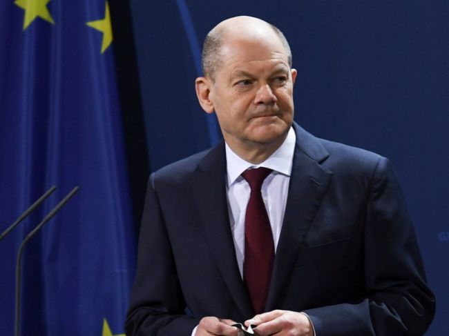 Nemecký kancelár Scholz naznačil "prvý krok" k uvoľneniu opatrení
