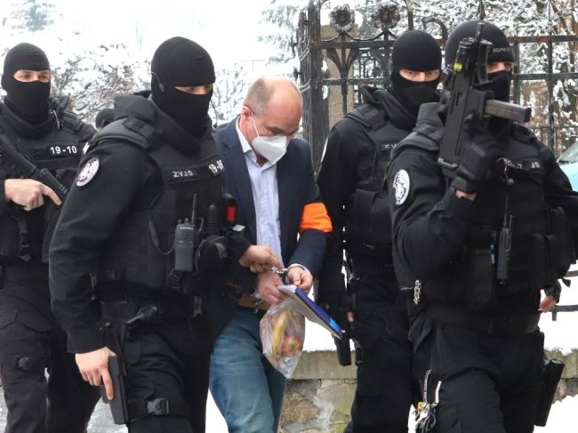 Troch obvinených v kauze Dobytkár prepustili na slobodu