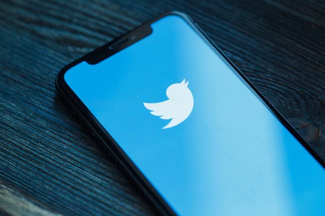 Sociálna sieť Twitter preveruje výpadok služieb