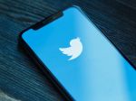 Sociálna sieť Twitter preveruje výpadok služieb
