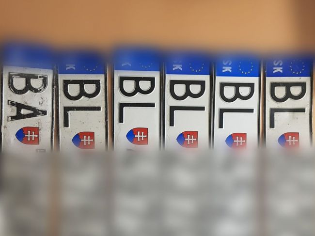 Výrobu tabuliek s EČ by mal prevziať štát, produkciu chcú spustiť do konca roka