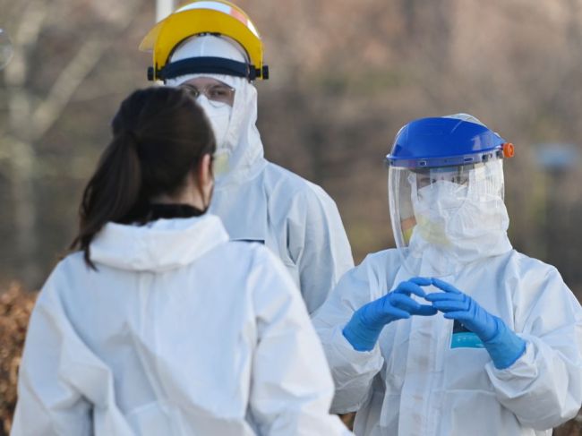 Na Slovensku pribudlo 19.872 prípadov nákazy koronavírusom a 17 obetí
