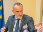 Valášek chce, aby sa generálny prokurátor koordinoval s MZVEZ, podal novelu
