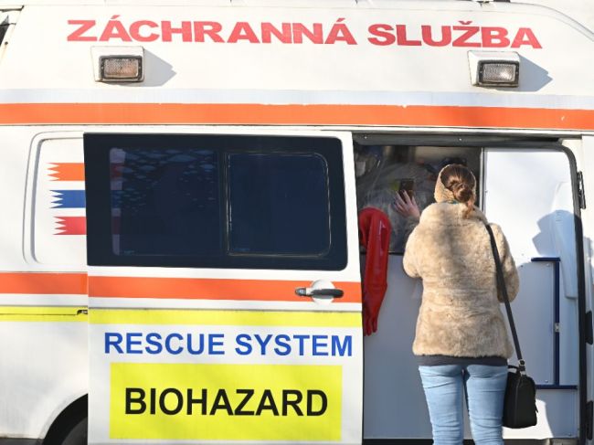 Na Slovensku pribudlo 14.196 prípadov nákazy koronavírusom a 14 obetí