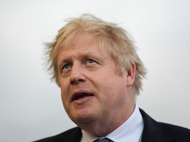 Johnson vyzval Putina, aby ustúpil "z okraja priepasti"