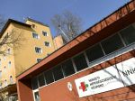 Maďarský infektológ: Piata vlna pandémie zrejme kulminuje; pokles bude pomalý