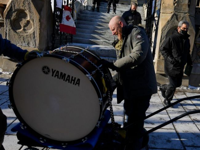 Kanadská vláda žiada udelenie mimoriadnych právomocí s cieľom ukončiť protesty