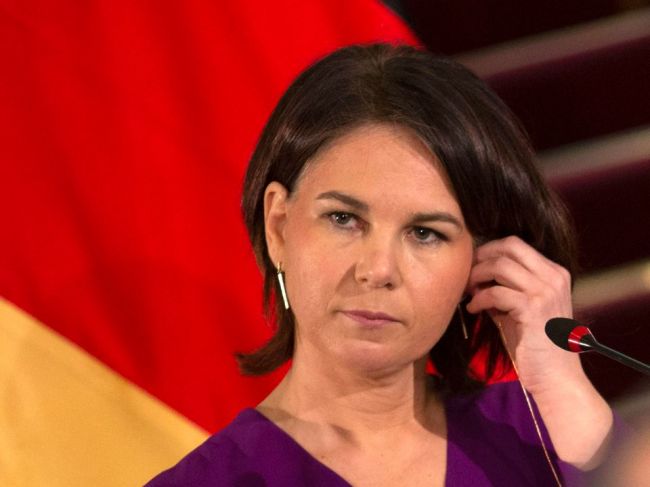 Baerbocková apelovala na stiahnutie ruských vojakov z hraníc s Ukrajinou