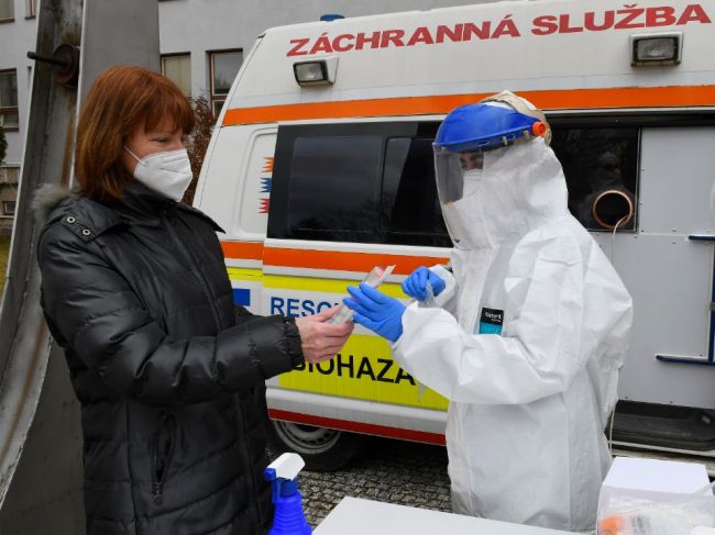 Na Slovensku pribudlo 19.955 prípadov nákazy koronavírusom a 22 obetí