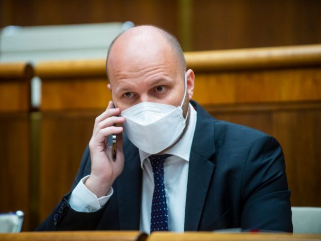 Naď: Spojenci z NATO nemajú dôkazy o odsune ruských vojsk od hraníc