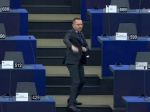 Video: Bulharský nacionalistický europoslanec hajloval v Európskom parlamente