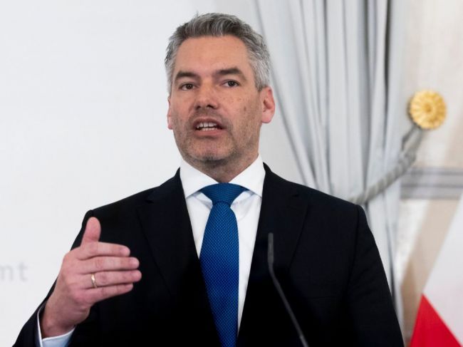 Nehammer spochybnil odsun ruských síl z Krymu, útok na Ukrajinu je stále možný