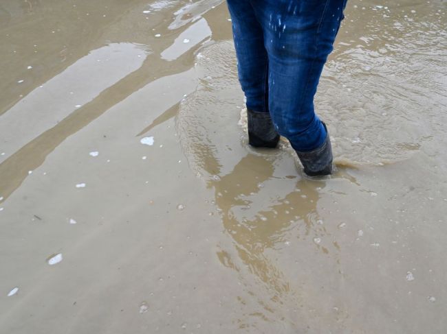 SHMÚ varuje pred povodňami, v jednom okrese platí výstraha druhého stupňa