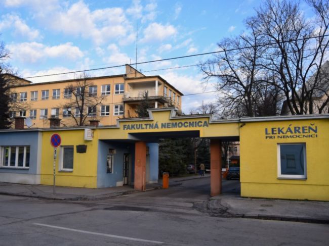 Hasiči zasahovali v trnavskej nemocnici, došlo tam k výpadku elektriny