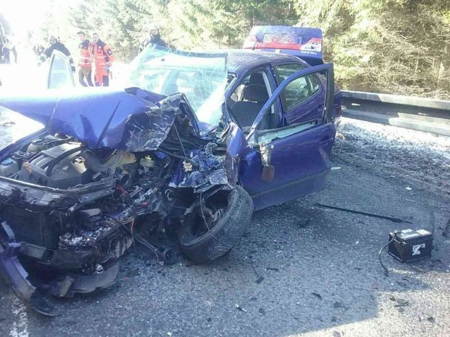 Pri čelnej zrážke v Oravskom Podzámku utrpel zranenia jeden človek