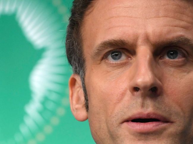 Macron vyzval na ukončenie ostreľovania na východe Ukrajiny
