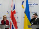 Británia sťahuje veľvyslanectvo z Kyjeva do Ľvova, svojim občanom odporúča odísť