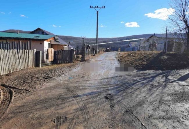 Vodič pri cúvaní zrazil malého chlapca, ktorý zraneniam na mieste podľahol