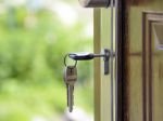 Hypotéky v Česku rekordne zdražujú, v priebehu roka môžu sadzby atakovať 7 %