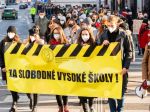 Väčšina fakúlt na protest proti novele preruší výučbu, študenti nesúhlasia