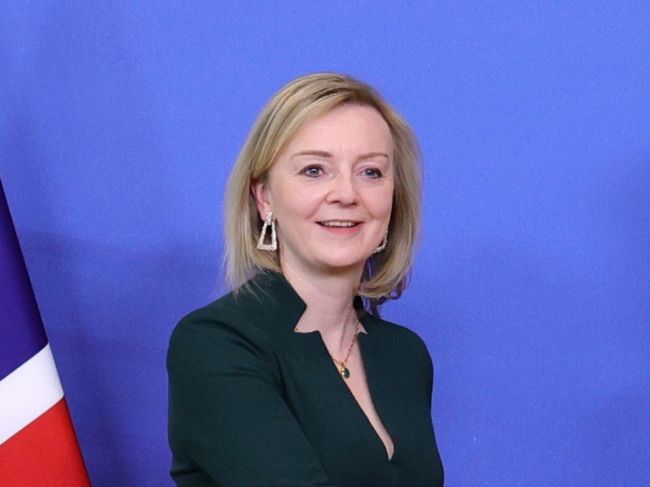 Liz Trussová: Británia v utorok oznámi sankcie voči Rusku