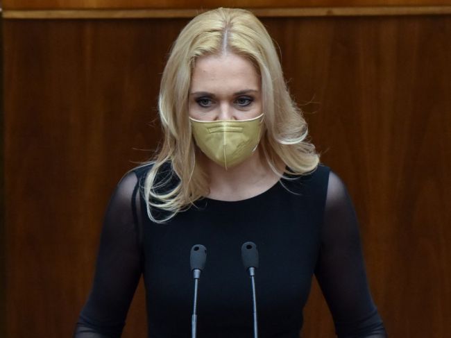 Saková: Ministrovi vnútra sa rozpadá jeho rezort pod rukami