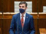 Blanár v pléne čítal z uznesenia GP, podľa Takáča mal Mikulec dávno sám odstúpiť