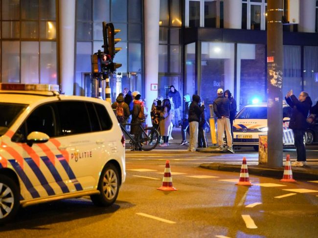 Ozbrojený muž z predajne v Amsterdame žiadal 200 miliónov eur v kryptomene