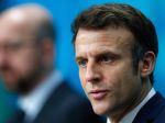 Macron odsúdil rozhodnutie Ruska "viesť vojnu na Ukrajine"