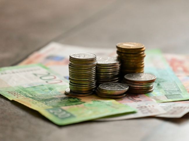 Invázia Ruska na Ukrajinu zrazila kurz rubľa na historické minimum