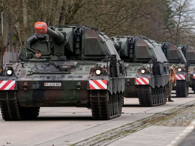 NATO vysiela posily na svoje východné krídlo