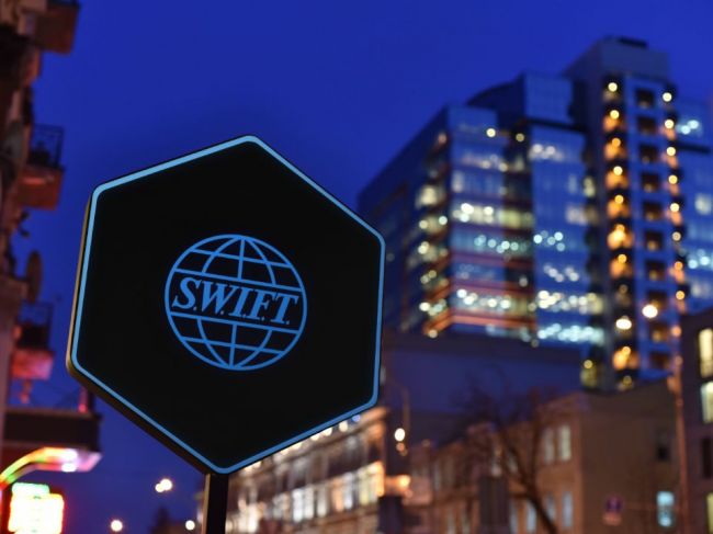 EÚ v najbližšom období Rusko od SWIFT-u pravdepodobne neodstrihne