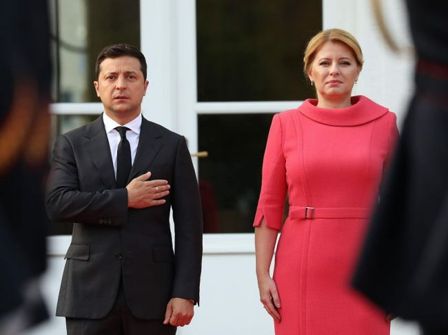 Prezidentke volal Volodymyr Zelenskyj, požiadal Slovensko o podporu