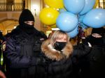 Na protestoch proti vojne na Ukrajine zadržali v Rusku stovky ľudí