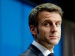 Macron: Je užitočné ponechať otvorenú cestu pre dialóg s Putinom