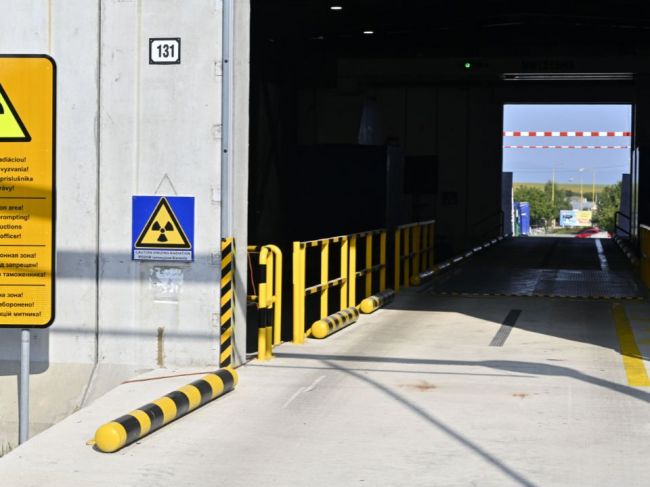 Priechod Vyšné Nemecké otvorili aj pre peších, na hraniciach sa čaká hodiny