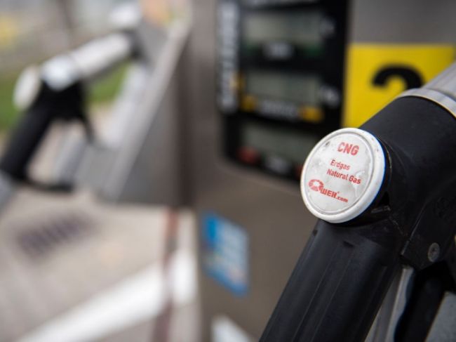 Pohonné látky opäť zdraželi, výnimkou bol stlačený plyn CNG