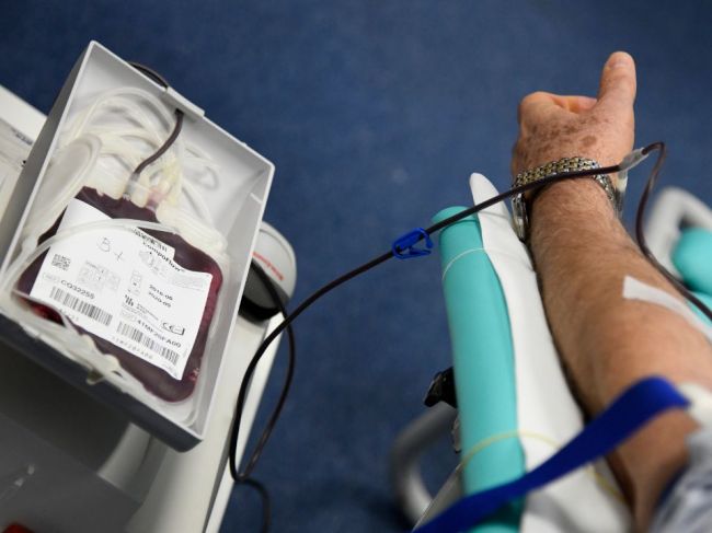 Zásoby krvi sú podľa NTS stabilné, napriek tomu vyzýva ľudí, aby darovali krv