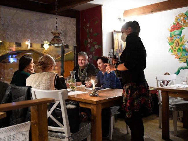 Rušia sa kapacitné obmedzenia vo väčšine prevádzok, otvorené môžu byť dlhšie
